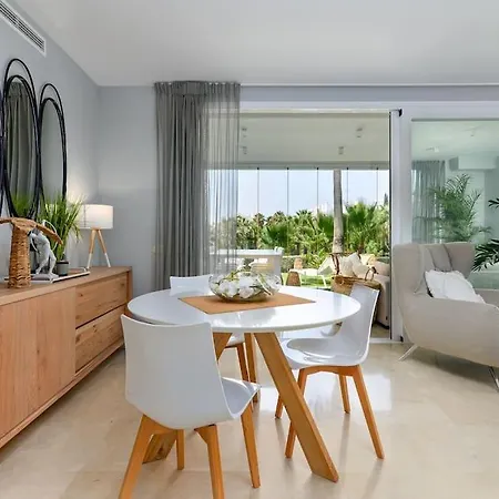 Modern In Alcazaba Lagoon *