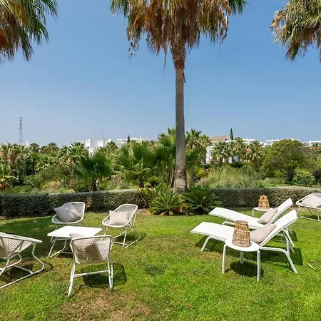 Modern In Alcazaba Lagoon
