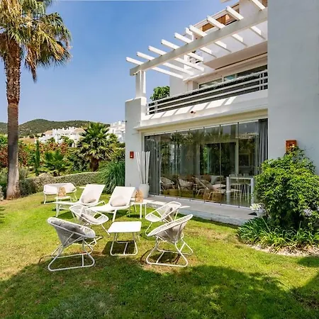 Modern In Alcazaba Lagoon Apartment Estepona