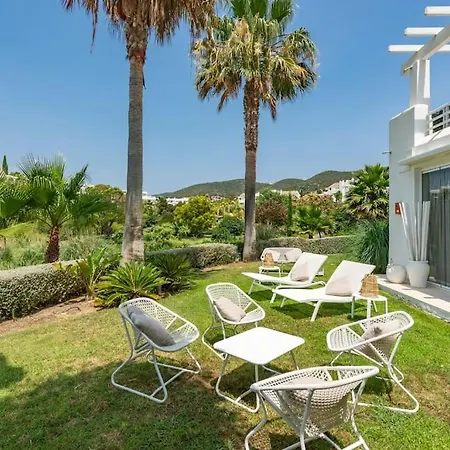 Modern In Alcazaba Lagoon Apartment