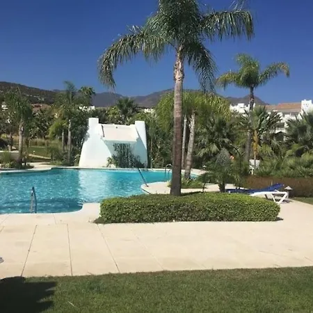 Modern In Alcazaba Lagoon